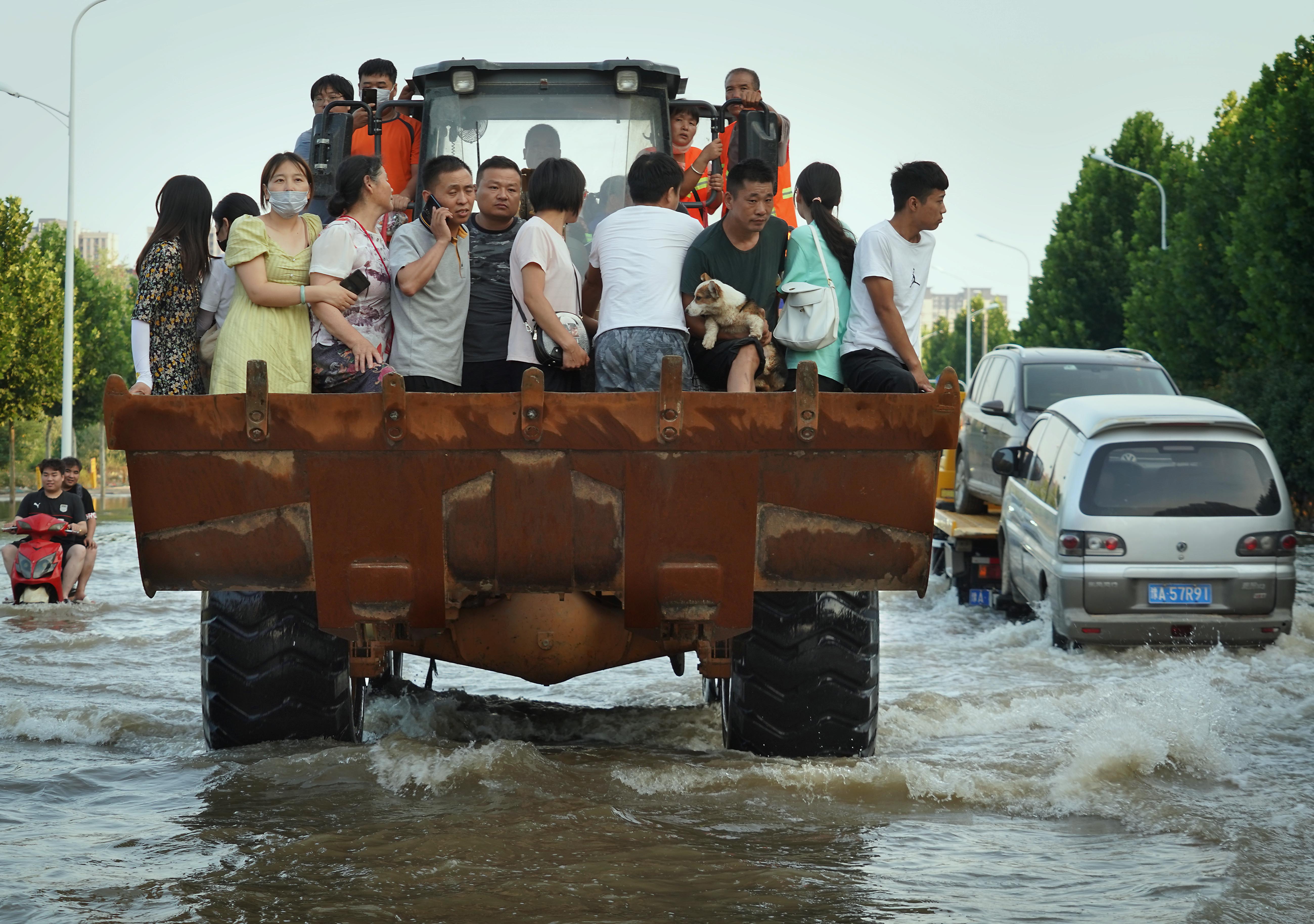 铲车英雄刘兵,铲车英雄刘松峰采访