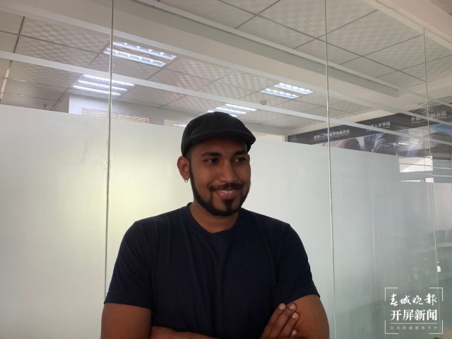 360行新体验｜外籍留学生在昆创业，要把“家里”的宝石卖到中国