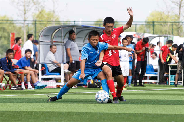 海港携手青年报社、同方全球人寿，助力江西足球少年圆梦