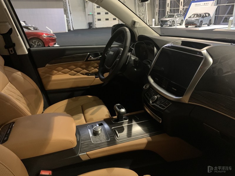 新款起亚嘉华实车曝光,2022丰田皇冠陆放豪华版图片