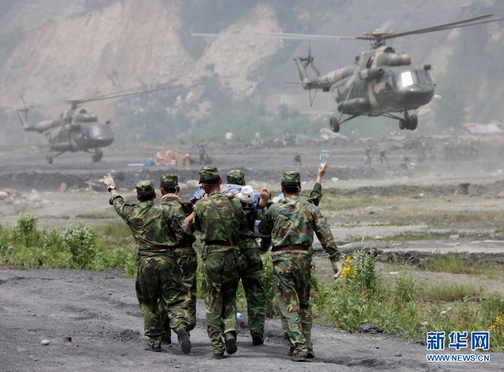 铭记光辉历史续写强军新篇——中国*产党共**领导人民*队军**建设发展的回望与思考