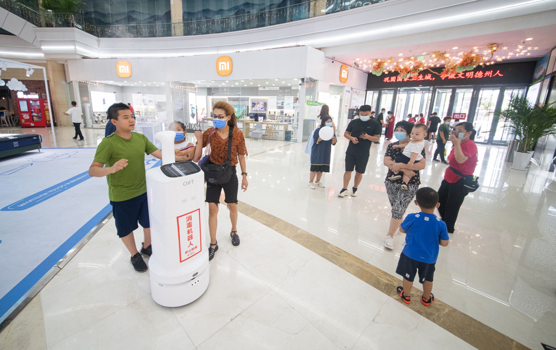 德报记者现场体验澳德乐时代广场消毒员的日常日行3万余步耗近200升消毒水