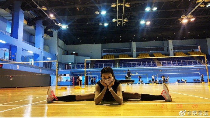 地表最强孕妇！陈意涵挺二胎孕肚「劈腿一字马」软Q筋骨惊呆网