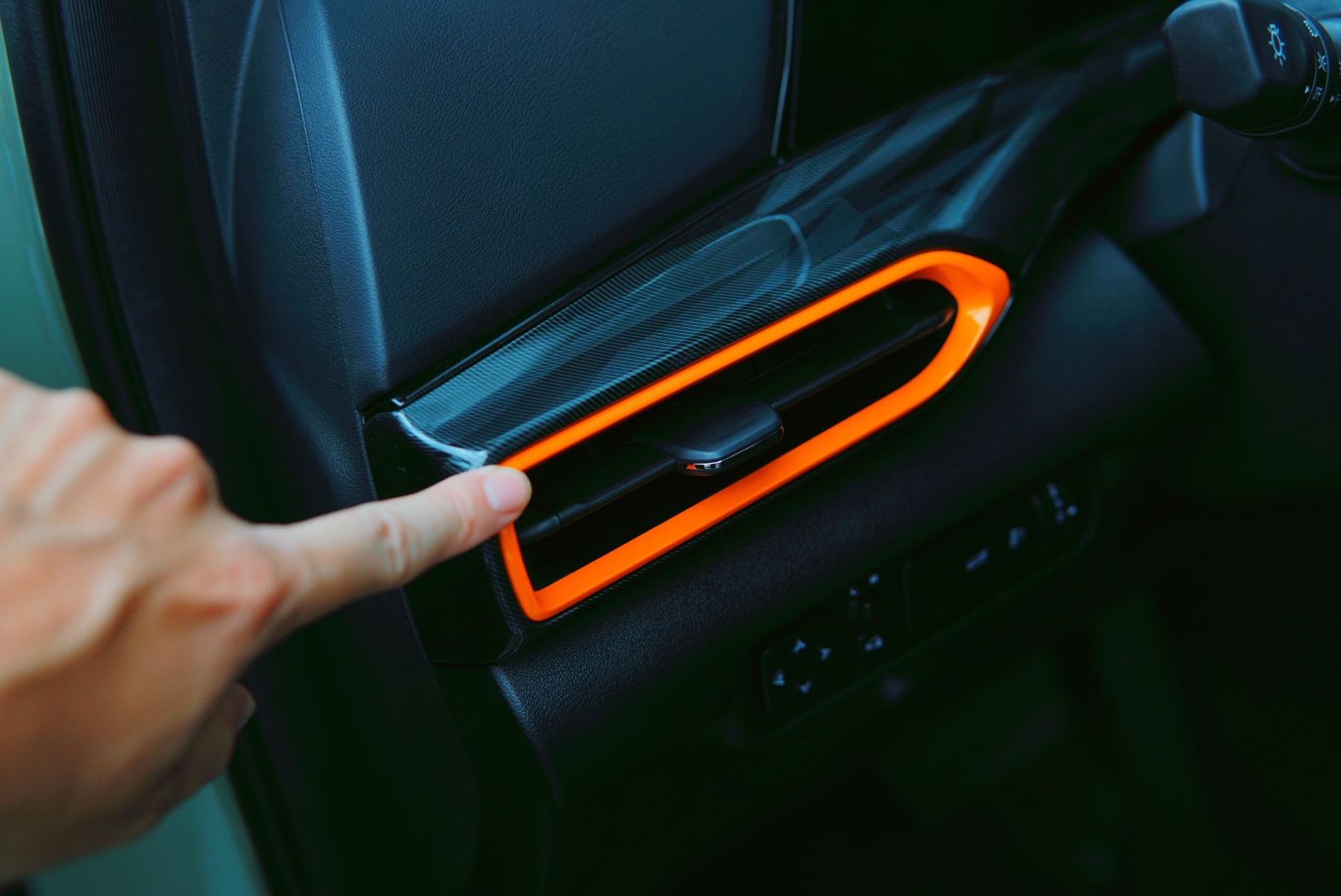 试驾2022款UNI-T把SUV开上赛道是种什么体验？