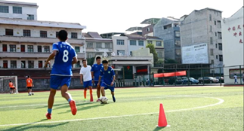 富州校区足球,足球特色学校教学理念