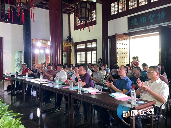 跨越千年的对话朗诵,跨越千年与屈原对话