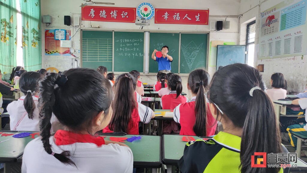 建设“第二课堂”呵护未成年人健康茁壮全面成长——富顺县深入推进乡村学校少年宫建设见闻