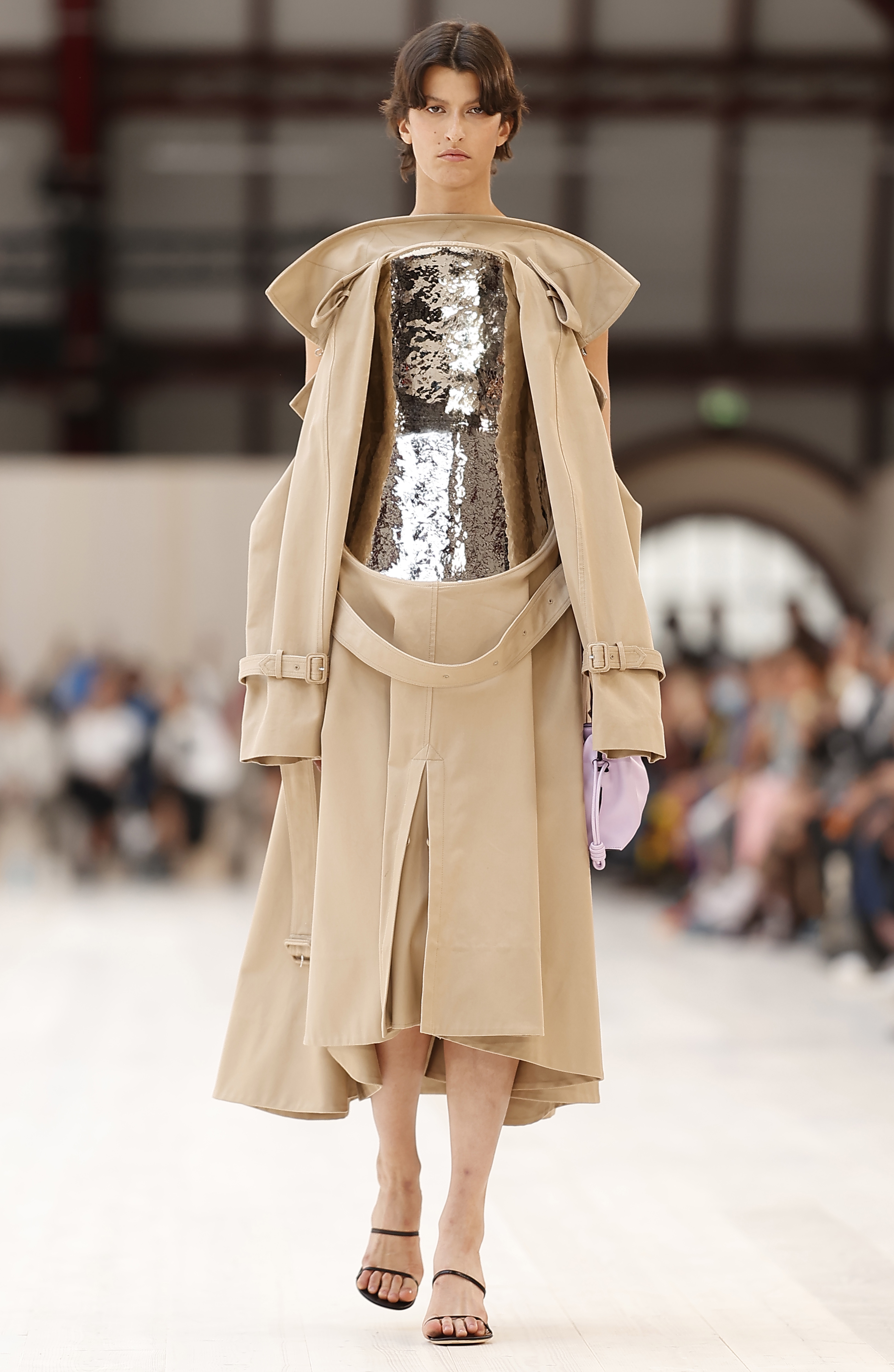 巴黎时装周罗意威场地,吴磊罗意威巴黎看秀