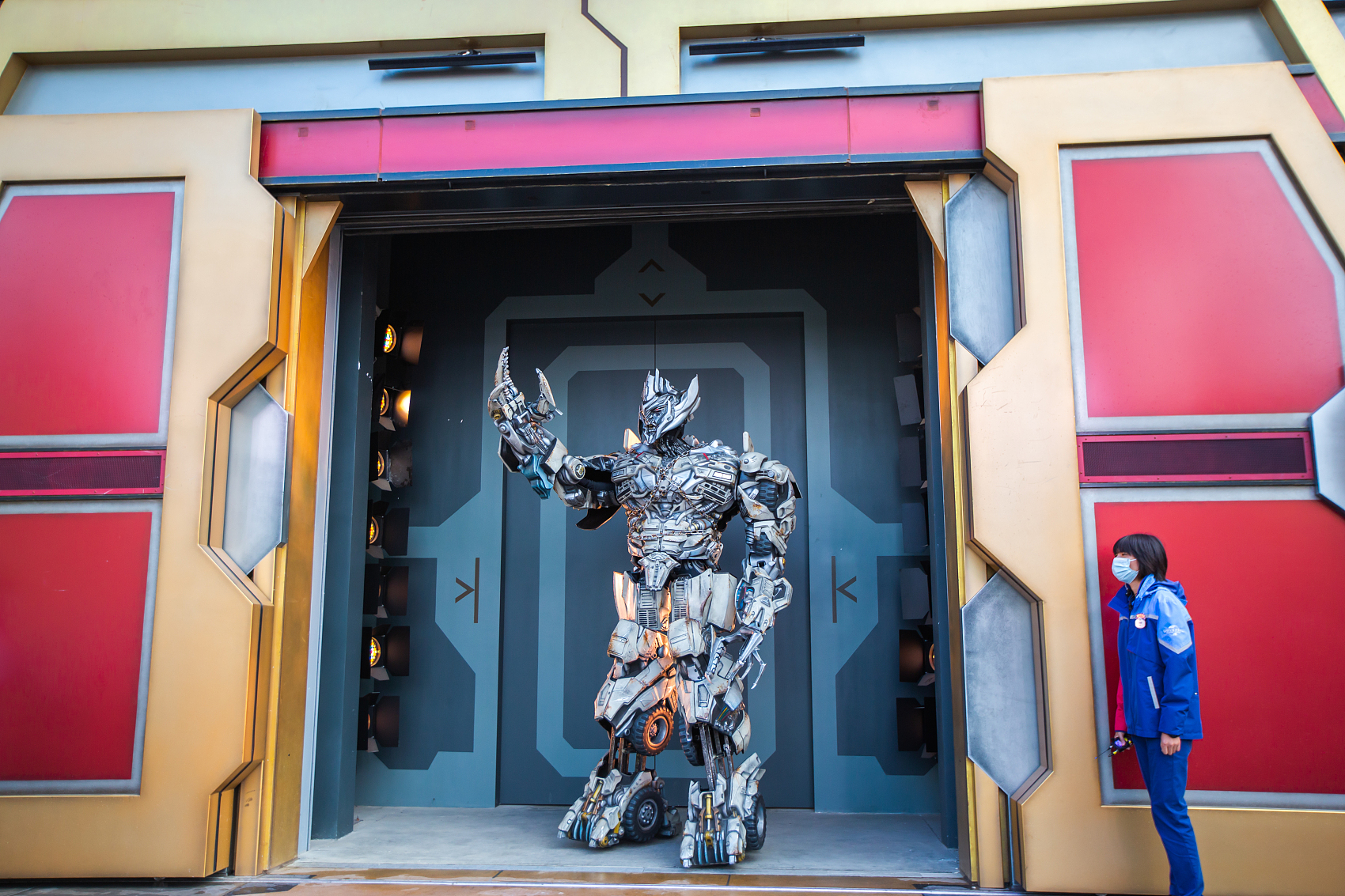 威震天琳娜贝尔,琳娜贝尔遇见威震天