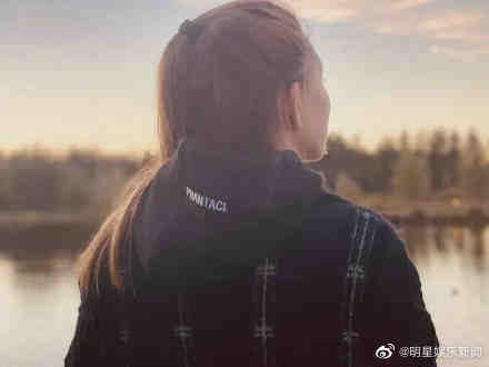 周杰伦晒昆凌照片,周杰伦晒合照大赞昆凌演技