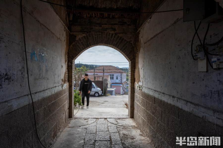 这所小学1996年结束教学使命，当年做校舍的四合院依然完好