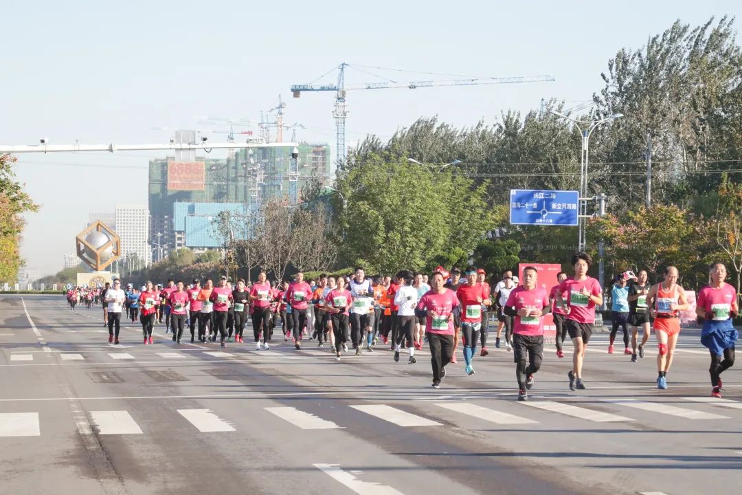 滨州黄河国际马拉松比赛,2019滨州黄河风情带马拉松赛开跑