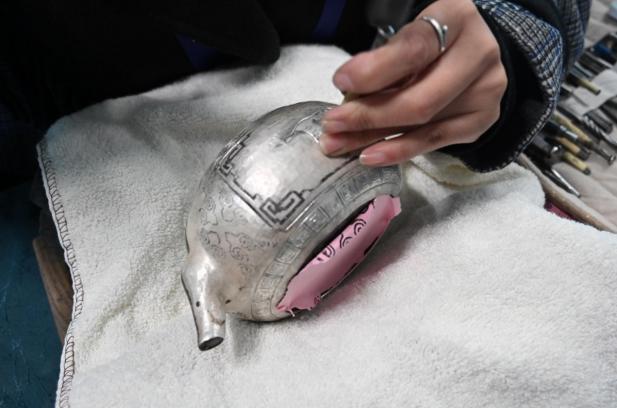 亮得闪眼!不负众望街区梦祥银用银器挂满展示墙