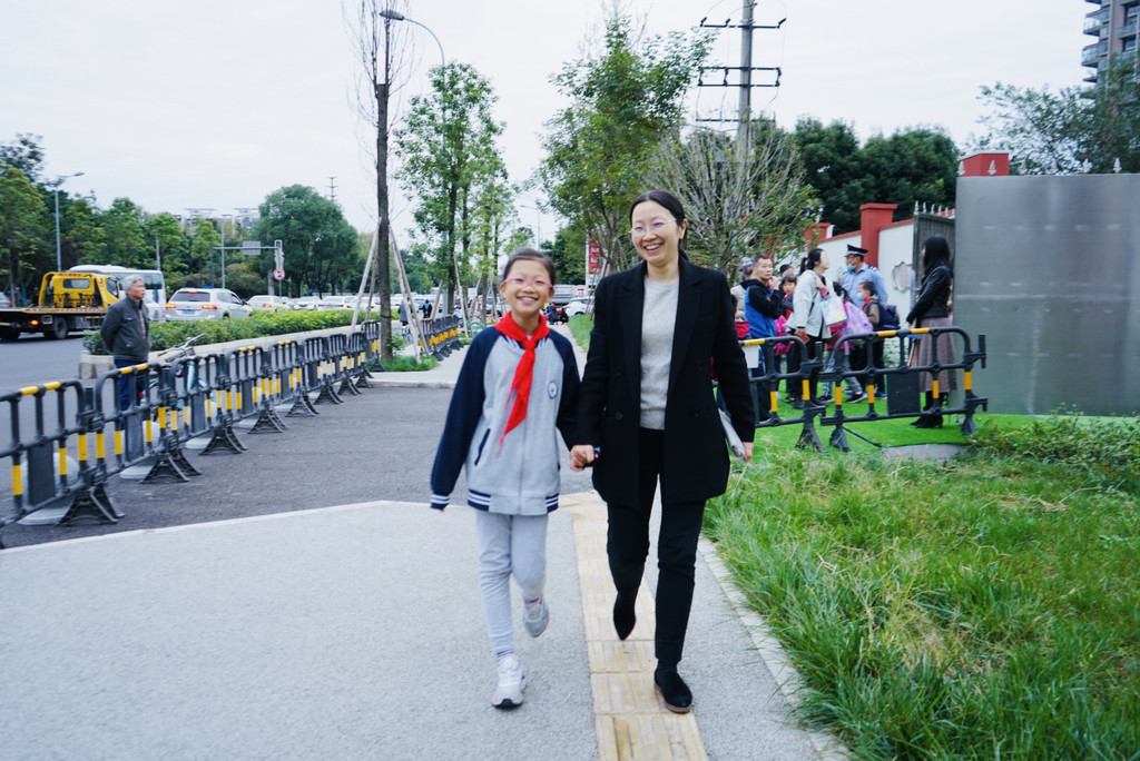 双减听课家长记录,采访小学生和家长谈双减的感受