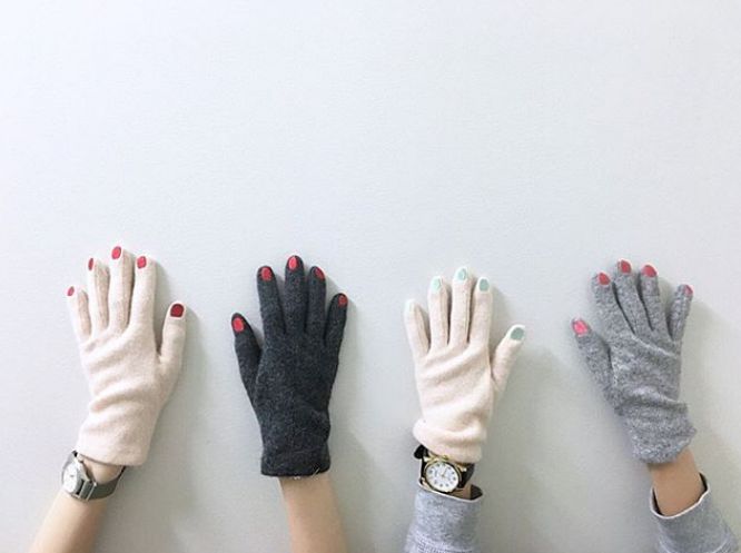 有人看见这篇文章出个可替换甲片的指甲油手套，我绝对第一个下单