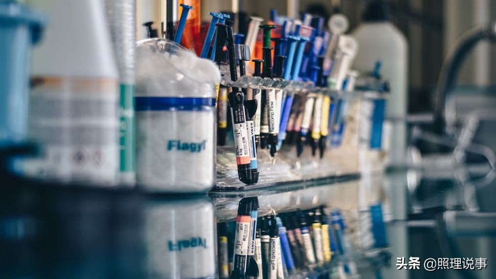 美国民众看病没钱怎么办,美国民众前赴后继喝消毒水