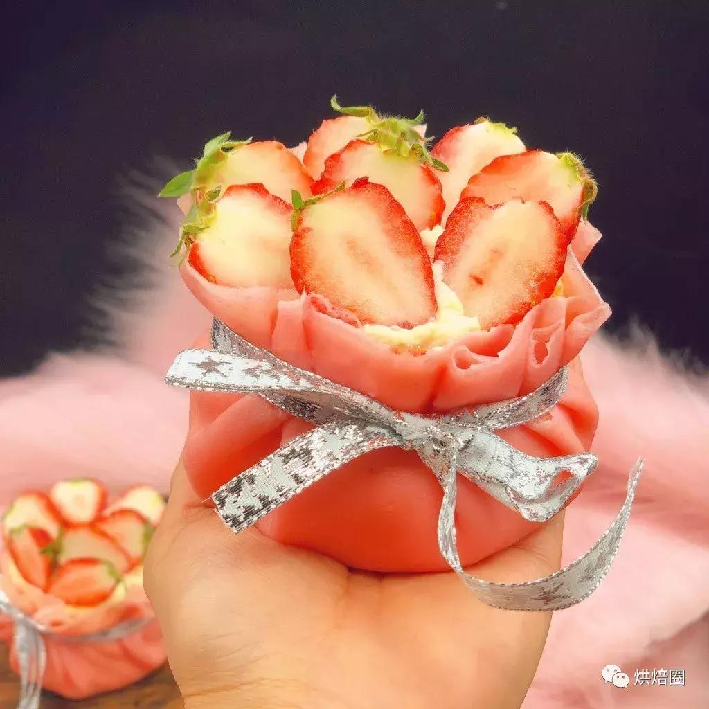 过年做的福袋卷蛋糕被亲戚夸惨了送给正月的寿星寓意好又漂亮~