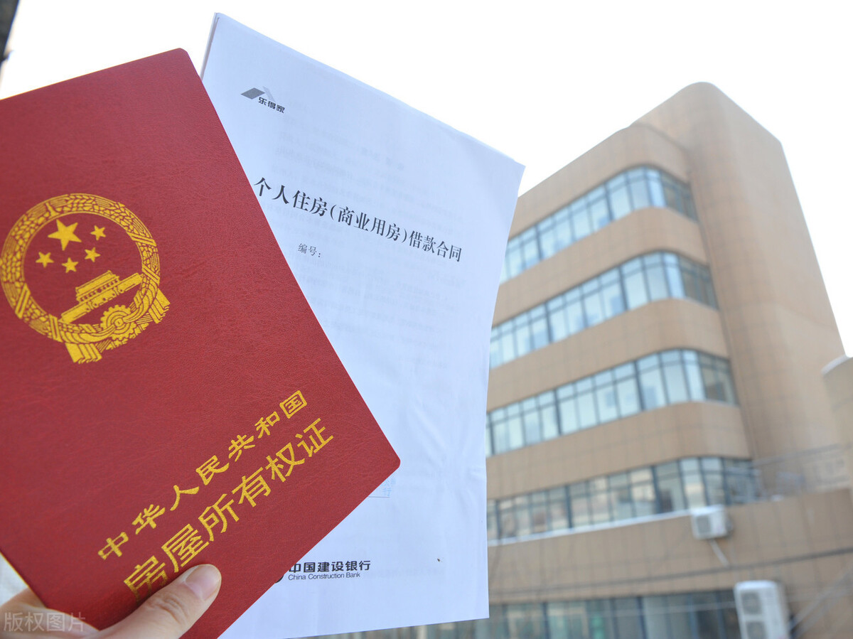 回迁房开发商不给办房产证怎么办,安置房开发商不给办房产证怎么办