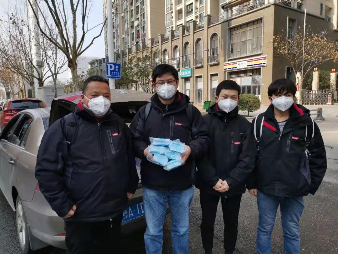 与时间赛跑，为生命逆行，星夜兼程奔向武汉