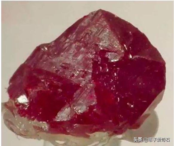 野外遇到漂亮石头千万别捡,最有毒的石头是哪几种