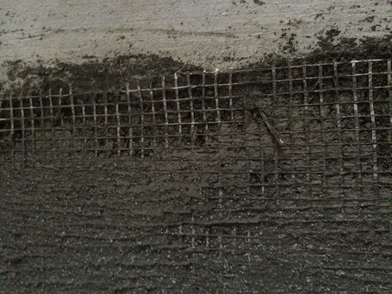 墙面瓷砖竖着开裂和横着开裂,怎么判断是墙体开裂还是墙面开裂