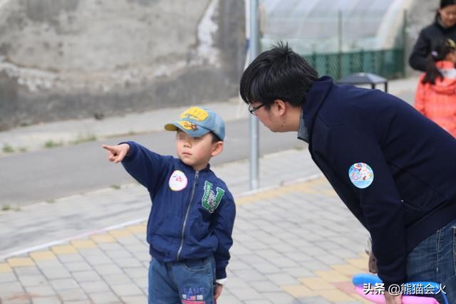 日本小学生上学为什么家长不担心,日本小学生上学父母少接送