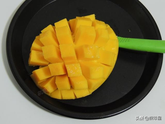 自制饮品芒果冰沙,芒果酸奶冰沙最好吃