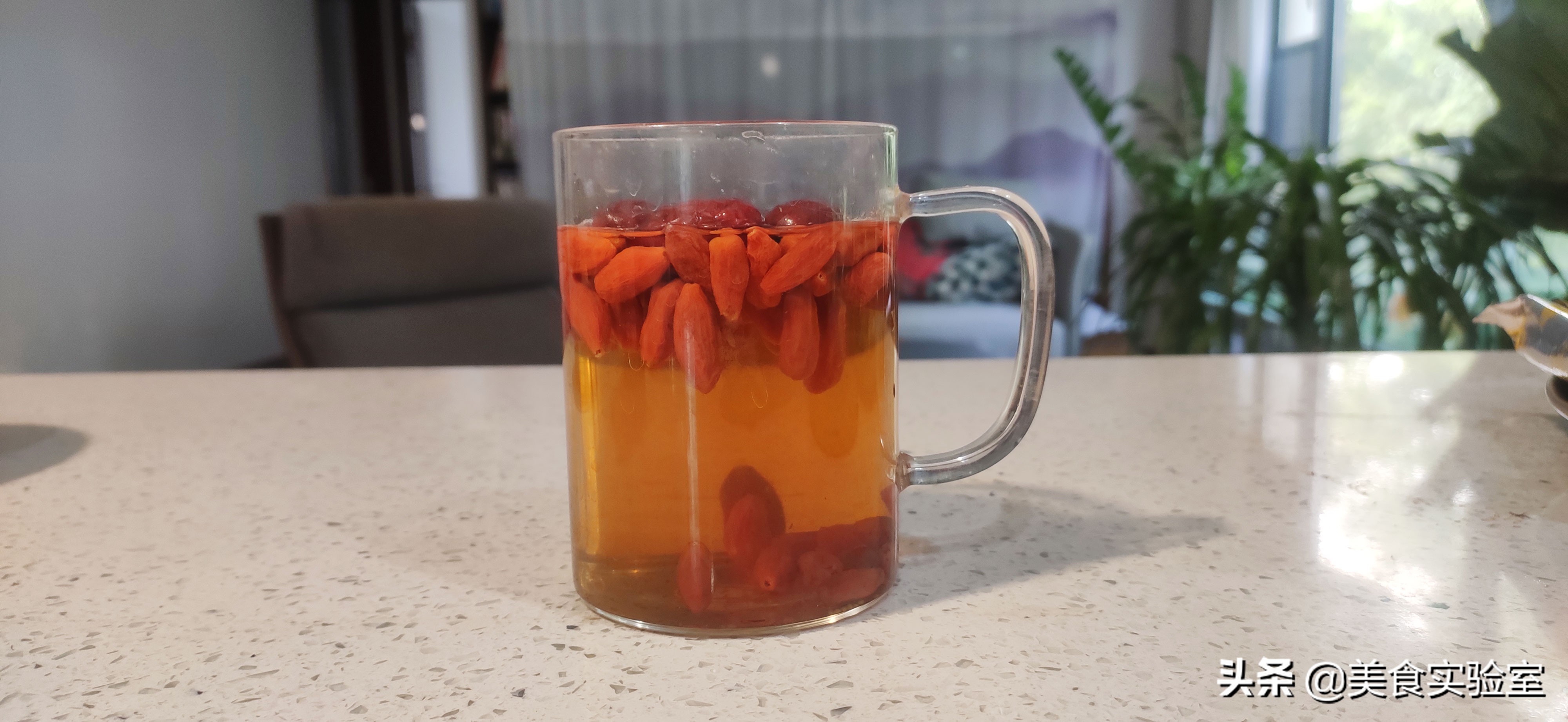 白嫖*党**报告6，5元多一袋的灰枣，味甜肉厚质地紧实