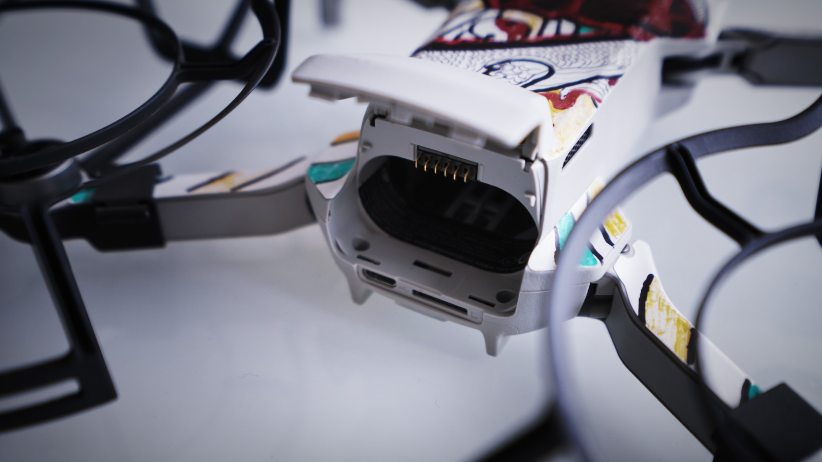 大疆，发起狠来连自己都打——两千元的无人机来袭