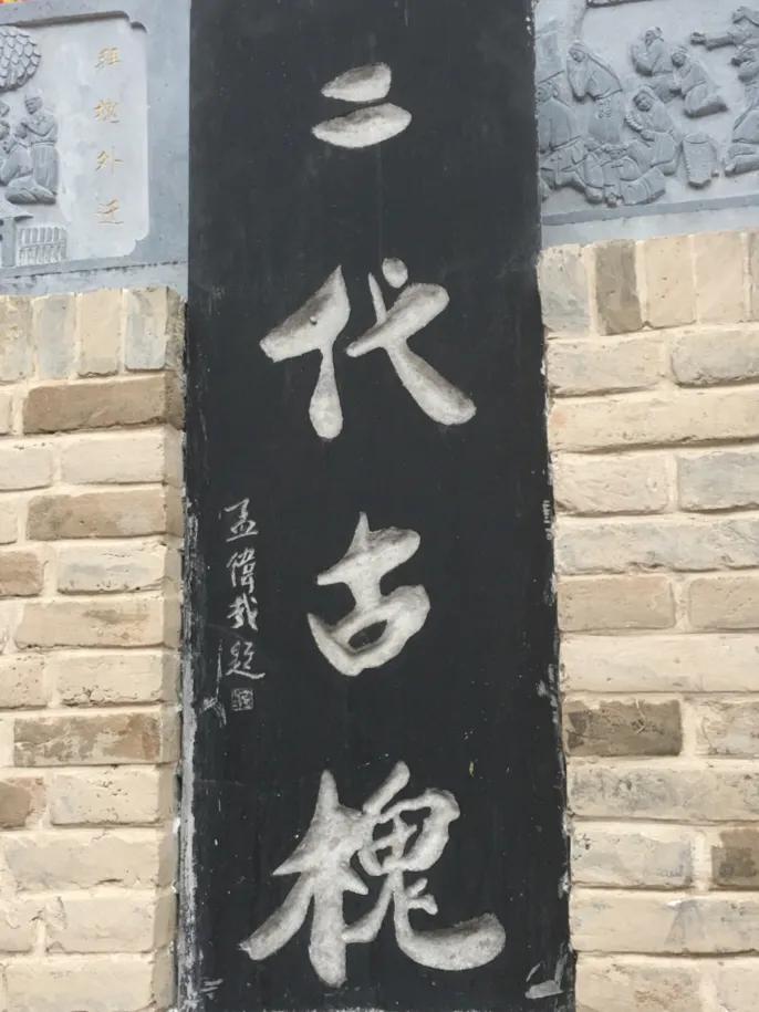 你右脚小拇指指甲盖是爽的吗?