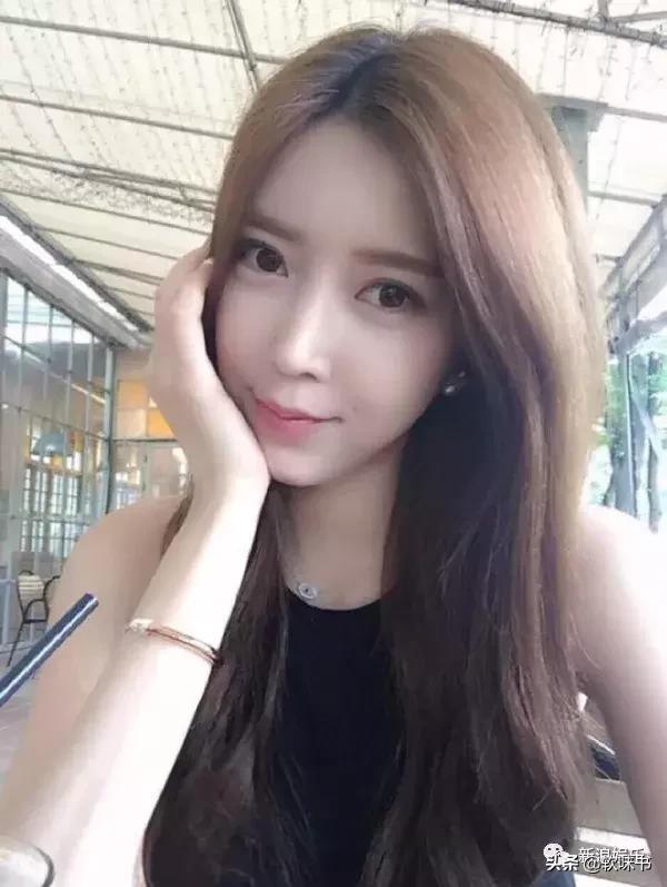 整容脸vs自然脸同龄女星对比,明明是整容脸却没被吐槽过