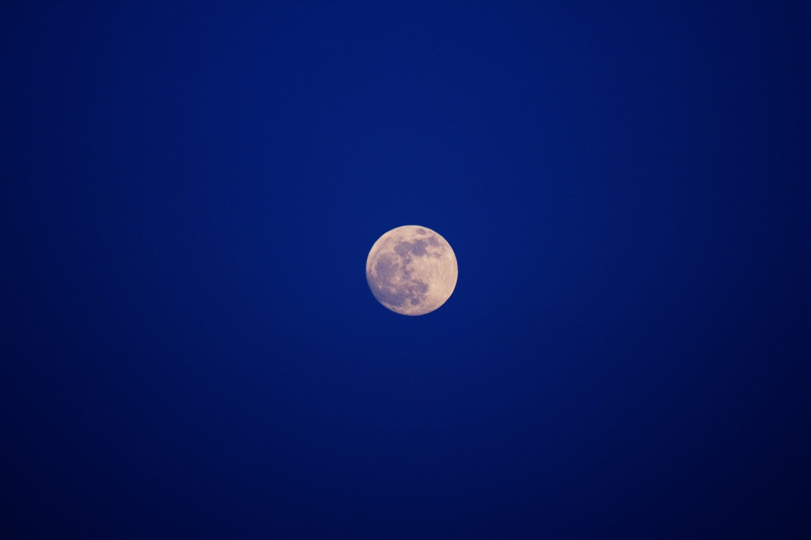 积累描写月亮的优美诗句,积累关于月亮的诗句10句