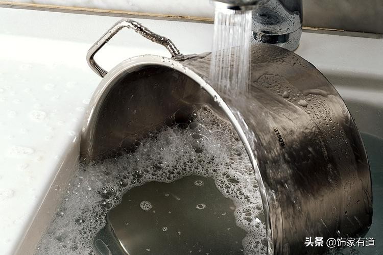 小苏打怎么去除烧焦的不锈钢锅,如何清洗不锈钢锅内烧焦黑垢