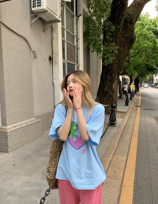 2024早春穿搭高级感粉色系,什么颜色内搭是百搭又显肤色白