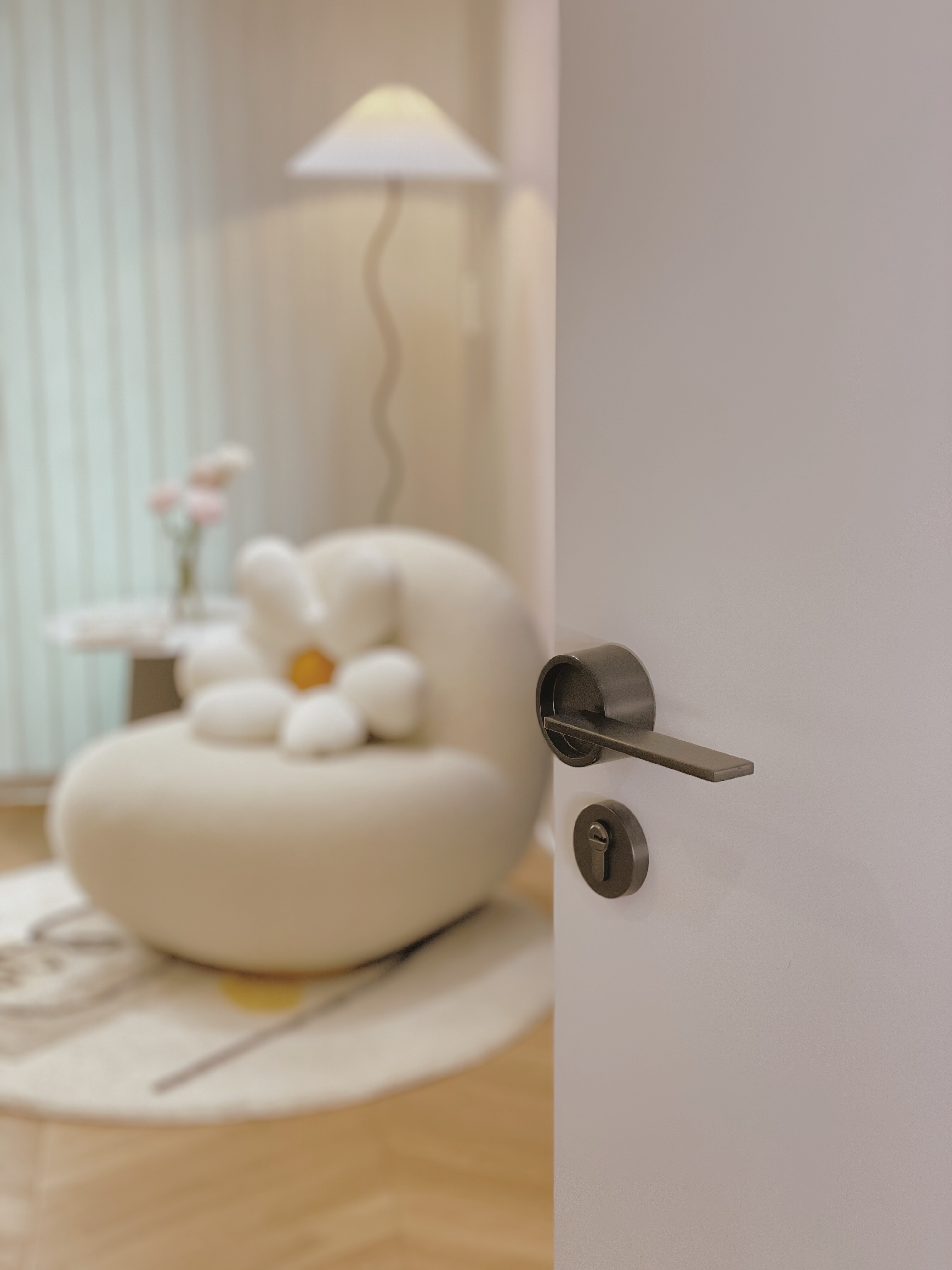 白色带扣线烤漆木门款式,烤漆房间木门怎么选