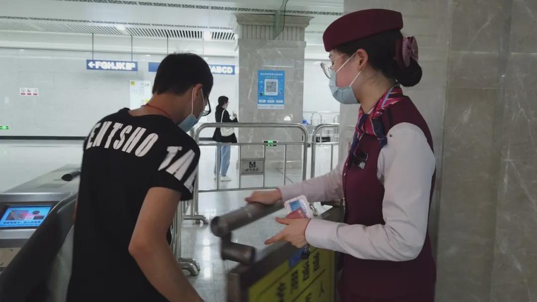 内急憋不住的时候，黑卡金卡都比不上武汉地铁这张卡