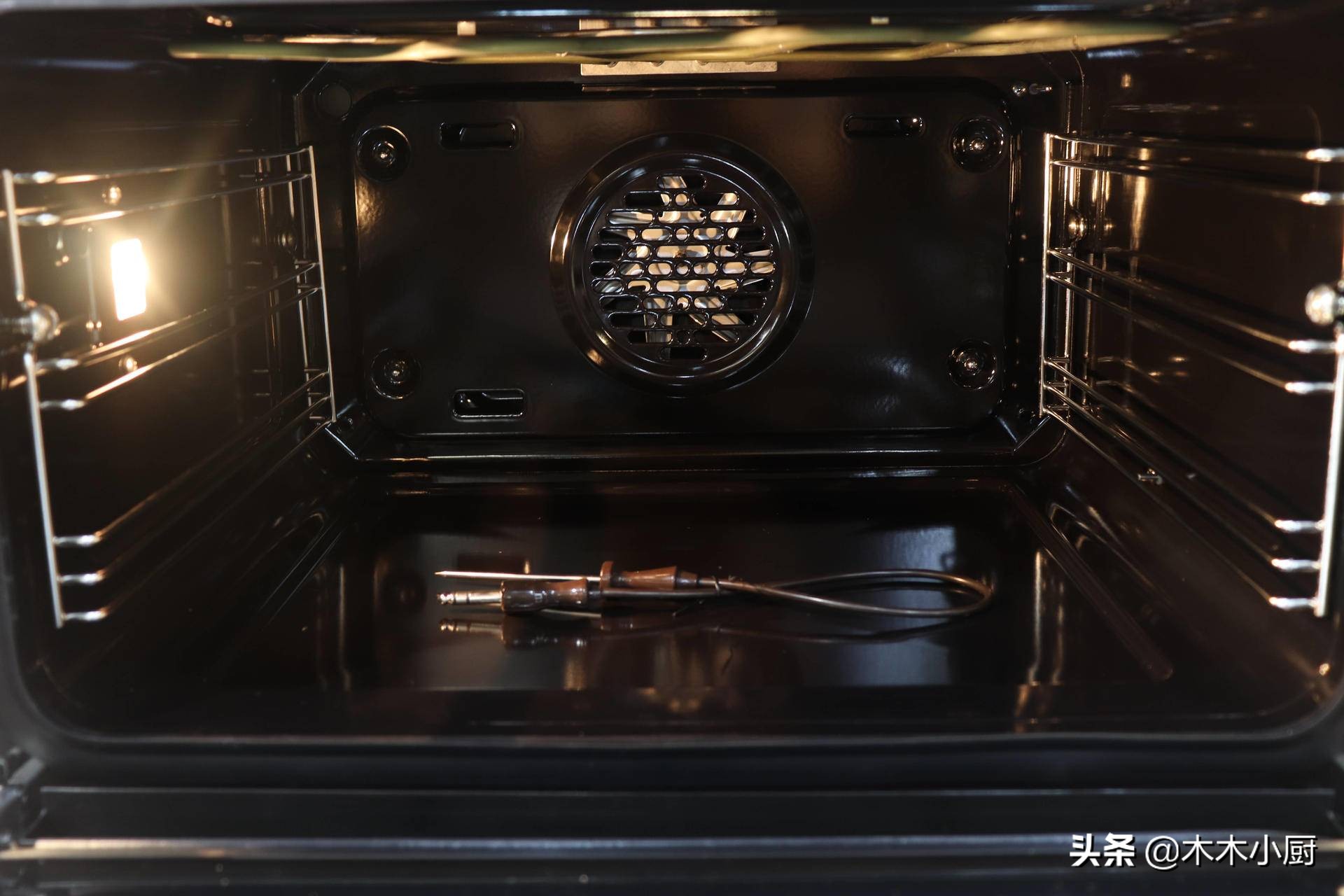 如何用家用蒸烤箱做面包全过程,自己在家用烤箱做面包的方法