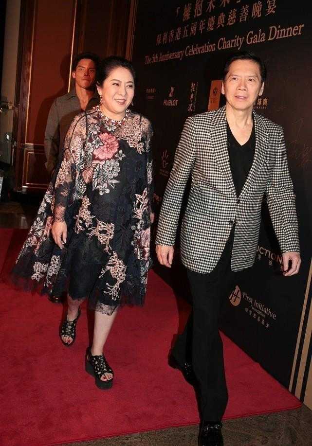 向太西装穿搭,向太穿搭合集