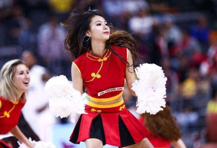 cba啦啦队员背后的故事,cba啦啦队胖女孩