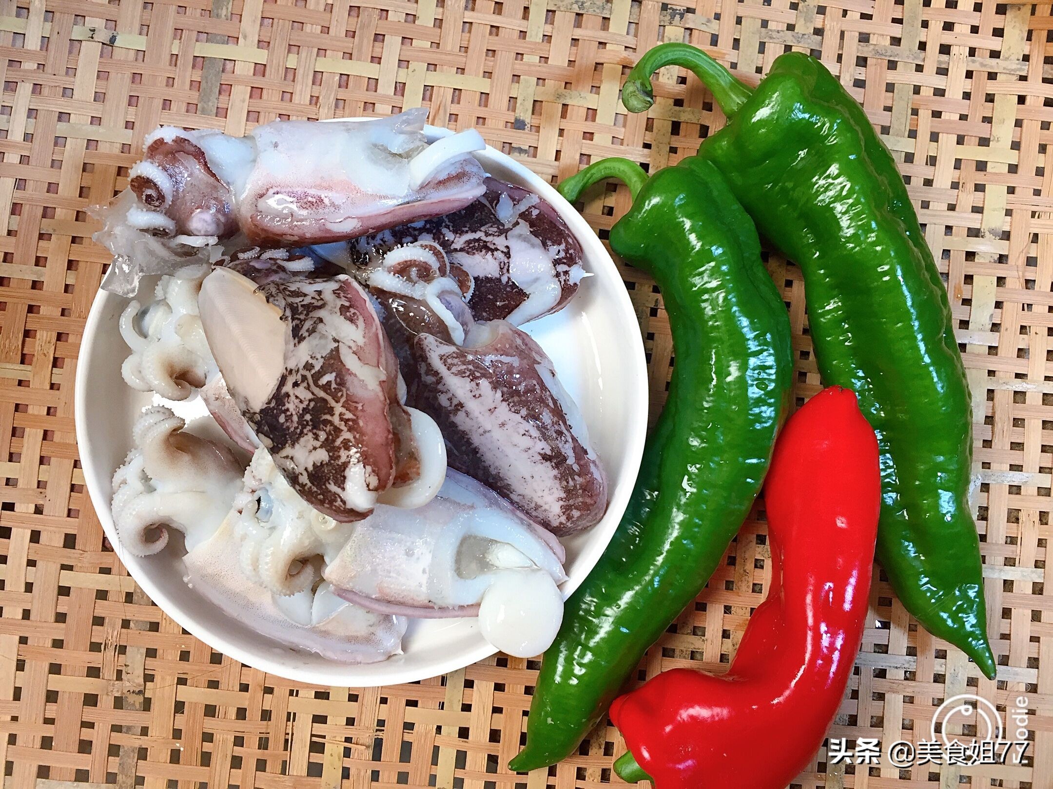 爆炒鱿鱼怎么能让鱿鱼更q弹,鱿鱼怎么炒出来又不腥特别好吃