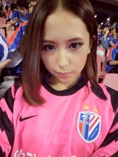 足球运动员喜欢的女孩,喜欢足球的女孩