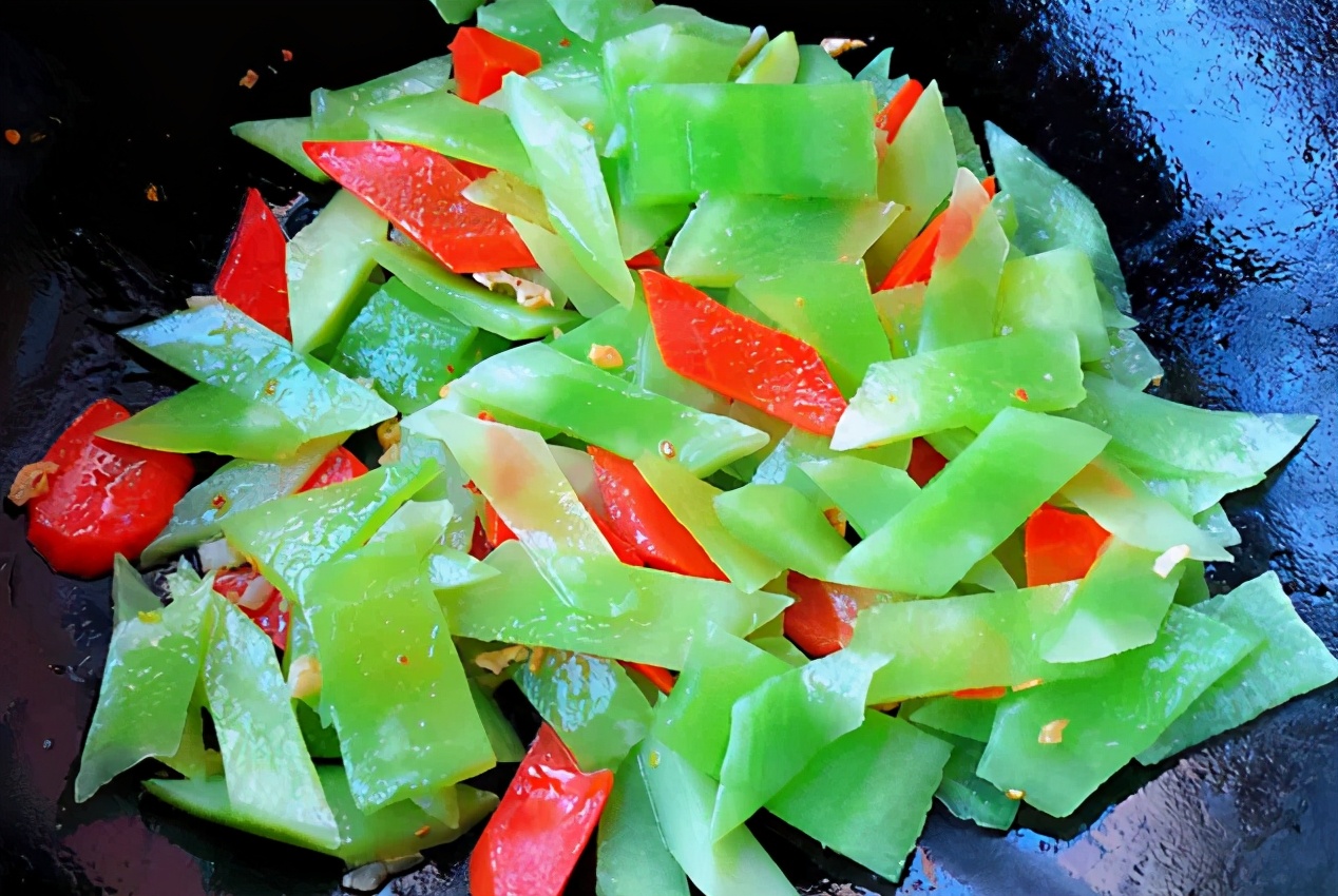 莴笋炒肉片的正确方法,炒莴笋家常做法几分钟能熟