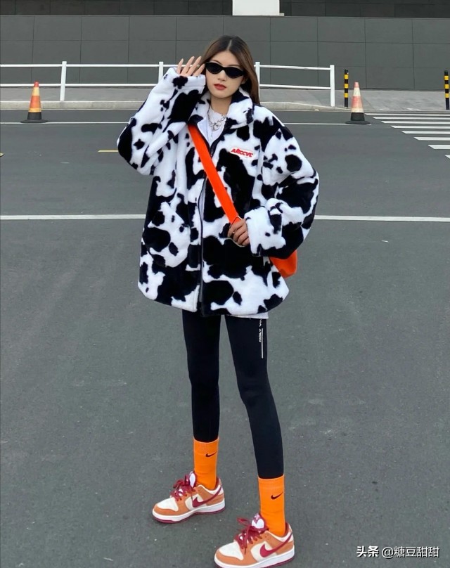 羊羔毛外套会显得很廉价吗,羊羔毛羽绒服是不是显得廉价