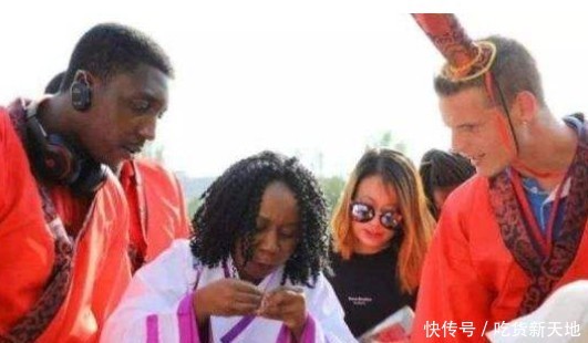 中国有56个民族，外国人加入中国国籍后，应该属于什么民族？