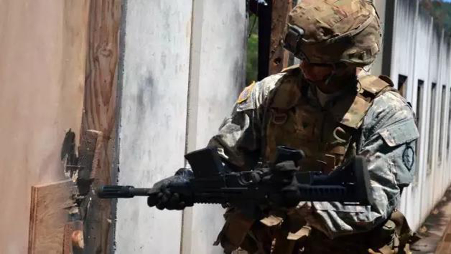 CQB战术的破门攻坚，实战中操作方法不同，安全与快捷是首选