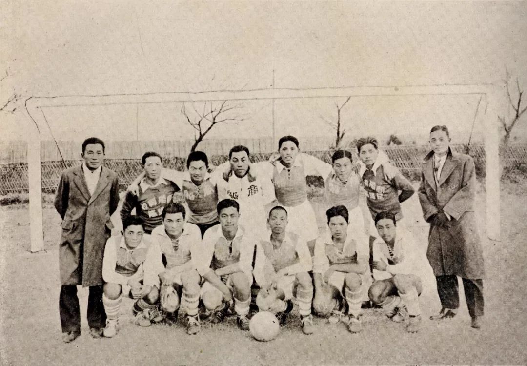 中国足协主席陈戌源为上海海事大学友谊赛开球！加油，海大足球