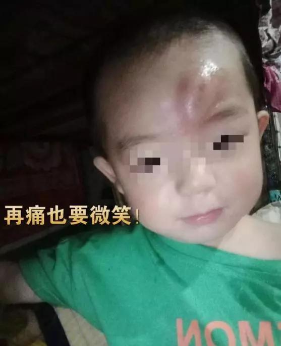 爸爸带娃搞笑名场面看一遍笑一遍,高龄宝爸用背带带娃的搞笑视频