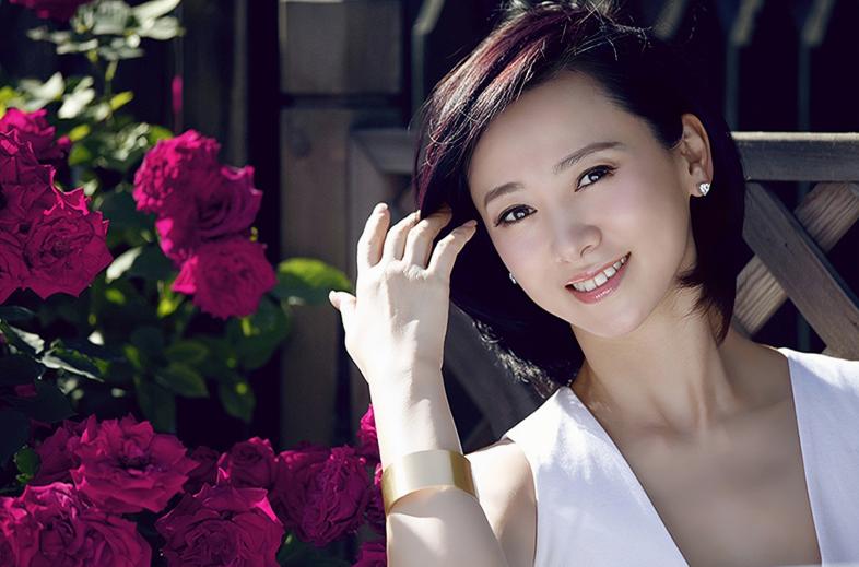 “宅男女神”*虹翁**的倔强人生，和她背后不得不提的男人们