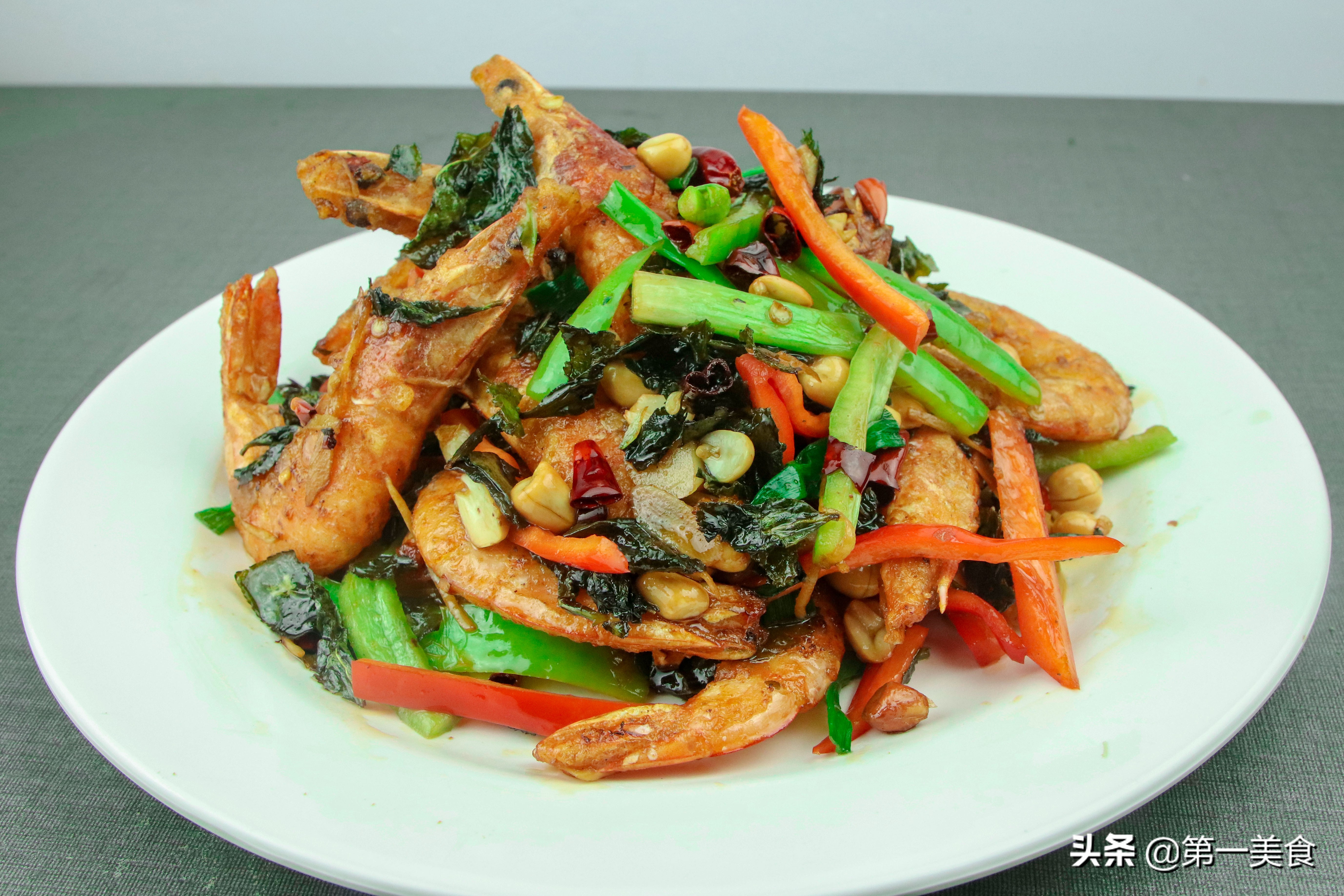 白灼虾的正确做法不腥鲜嫩爽口,大虾这样做虾肉嫩滑汤鲜味美