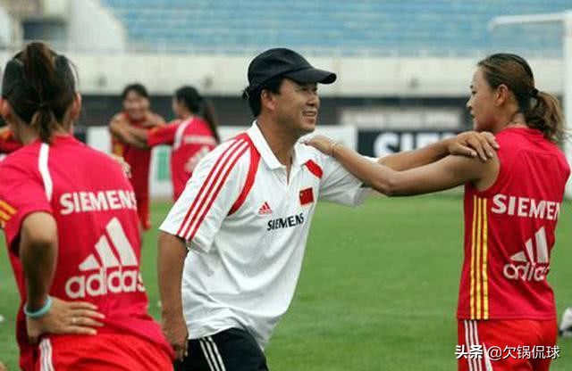 卓尔教练组被罚出场,卓尔对李铁的处理结果